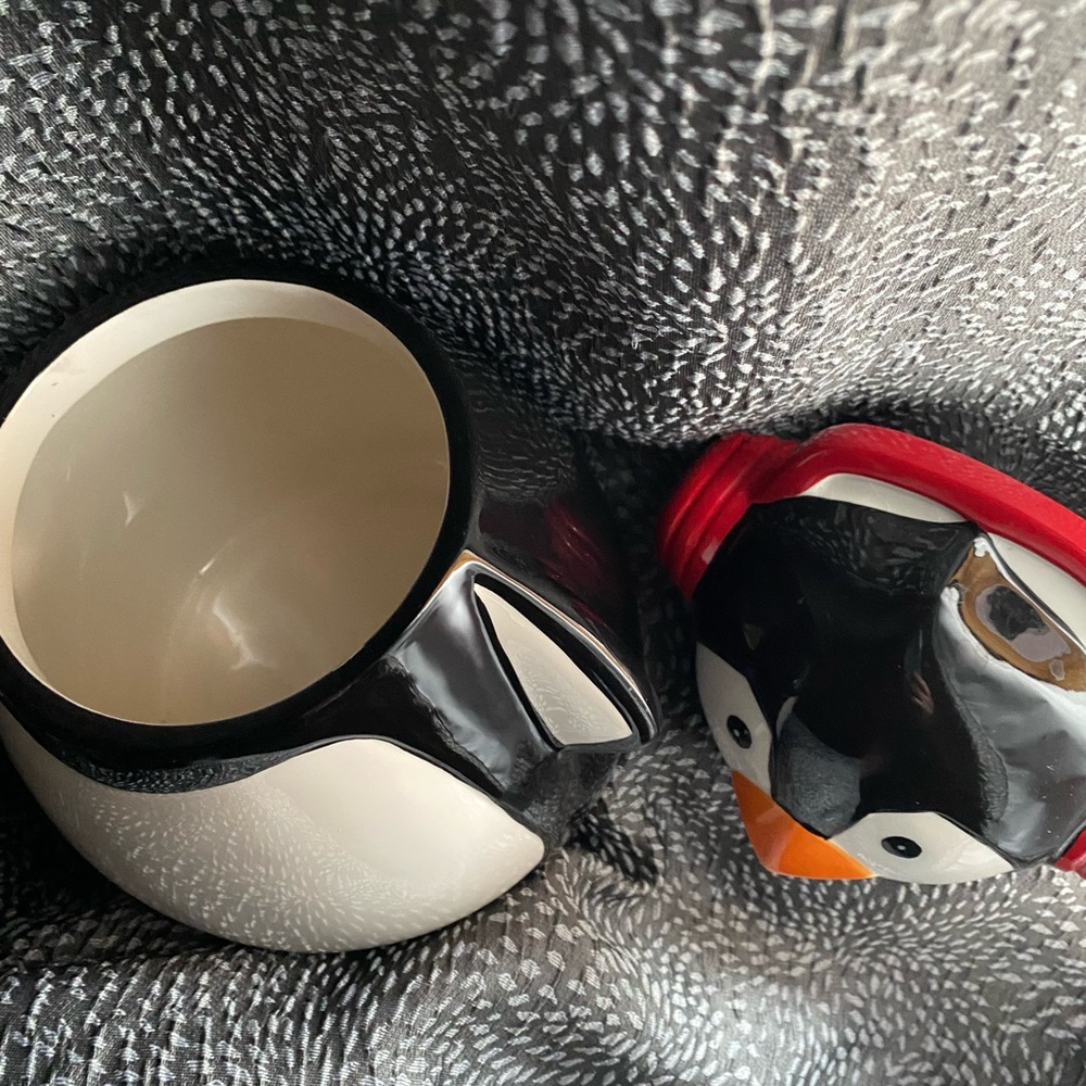 Penguin Cookie Jar with Red Headphones/Earmuffs - Picture 5 of 5
